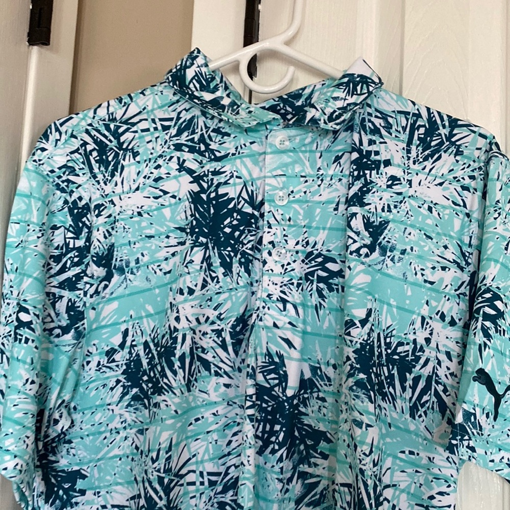 NWT Mens polo shirt, spf 30, in a fun tropical pattern